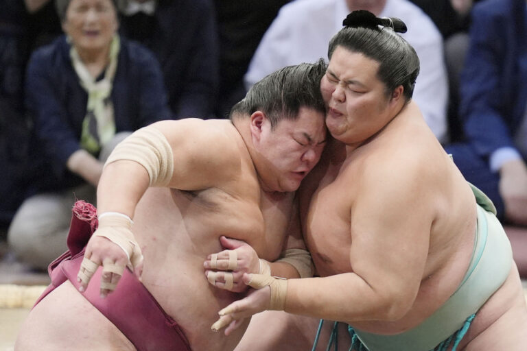 Hoshoryu e Kotozakura empataram na liderança e Takanosho conquistou a segunda derrota