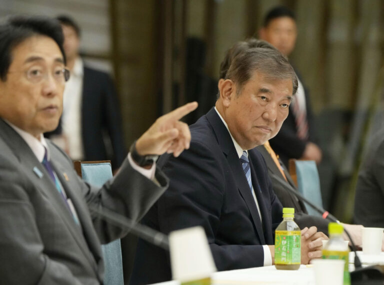 Ishiba semble sur le point d'être réélu Premier ministre du Japon alors que les votes de l'opposition se divisent