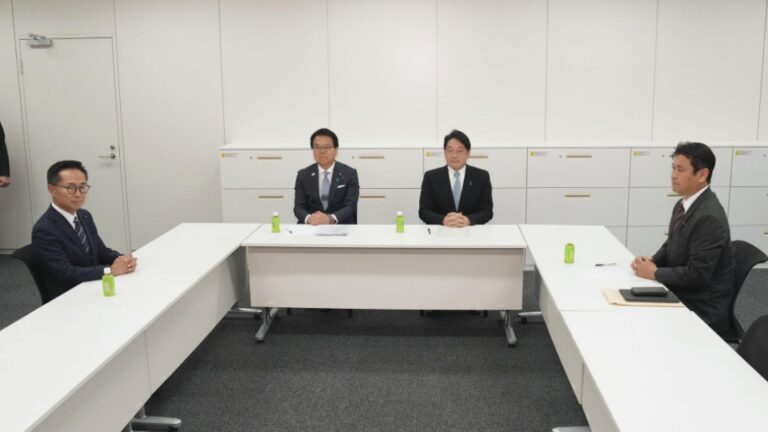 Le PLD d'Ishiba et le DPP plus petit débattent des mesures économiques, le Premier ministre envisage un gouvernement minoritaire