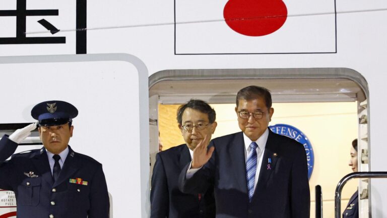 Le Premier ministre japonais part en Amérique du Sud pour assister aux sommets de l'APEC et du G20