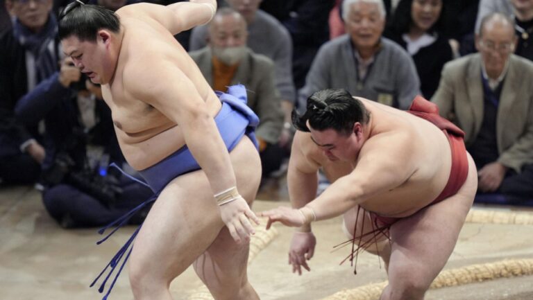Takanosho bat le nouvel ozeki Onosato pour rester dans la course au titre à trois
