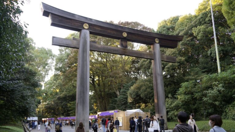Un Américain arrêté pour avoir dégradé le sanctuaire Meiji Jingu à Tokyo