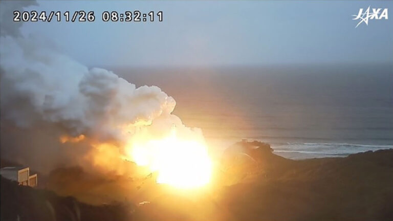 Un moteur de fusée Epsilon prend feu au centre d'essais de l'agence spatiale japonaise
