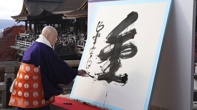 Kanji signifiant « or » choisi pour marquer 2024 au milieu des scandales olympiques