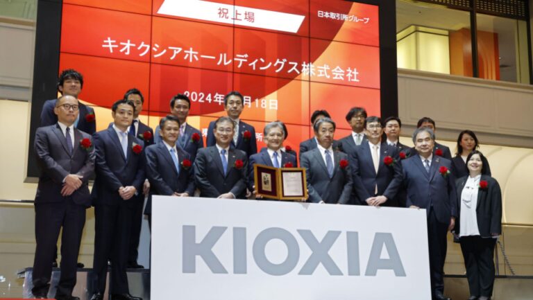 Kioxia fait ses débuts 10 % au-dessus du prix d'introduction en bourse dans la deuxième plus grande cotation en 2024