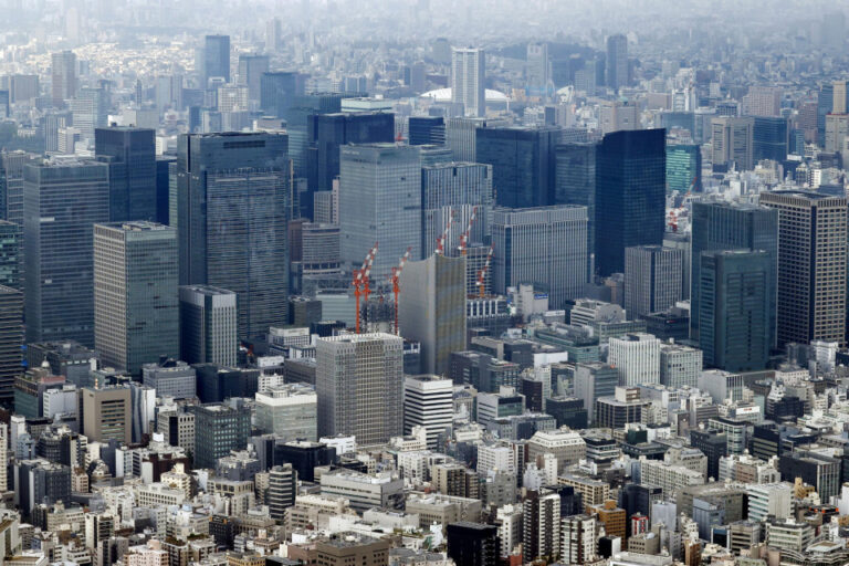 L'économie japonaise devrait croître en 2025, mais les tarifs douaniers de Trump jettent une ombre au tableau