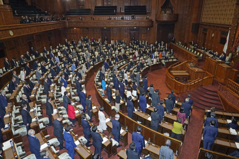 Le Parlement japonais adopte des projets de loi pour améliorer la transparence des fonds politiques