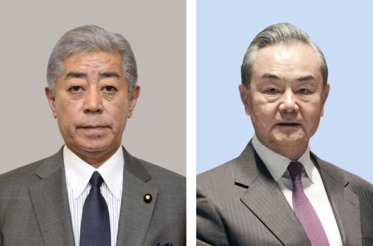 Le chef de la diplomatie japonaise Iwaya organisera une rencontre avec le Chinois Wang le 25 décembre