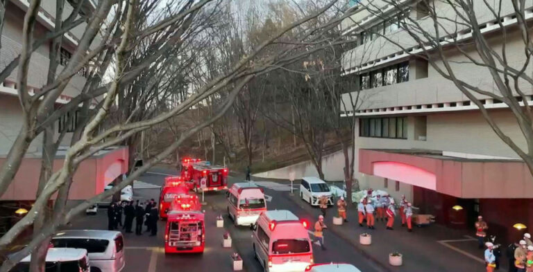 8 étudiants blessés dans une attaque au marteau à l'université. campus dans la banlieue de Tokyo