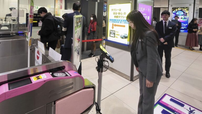 Des portes de reconnaissance faciale devraient faire leurs débuts pour les voyages en train à l'aéroport de Narita