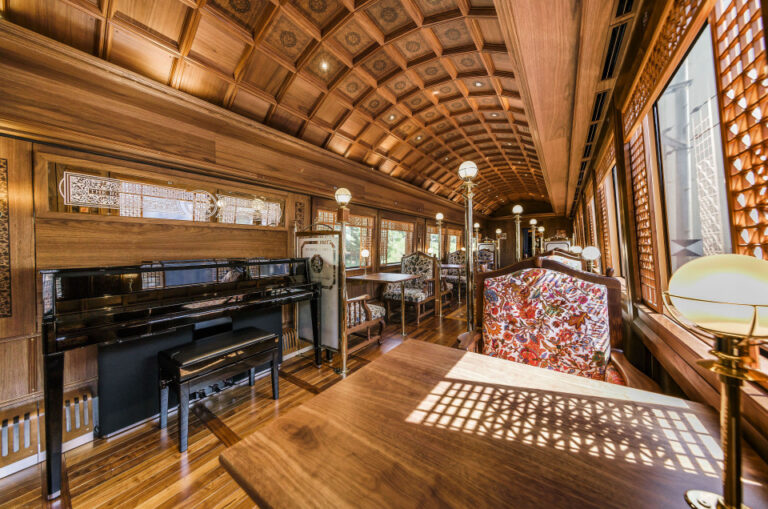 Des trains de luxe offrent aux touristes la possibilité de visiter les joyaux cachés du Japon