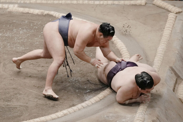 Hoshoryu met fin au parcours parfait d'Oho et reste en bonne voie pour une promotion