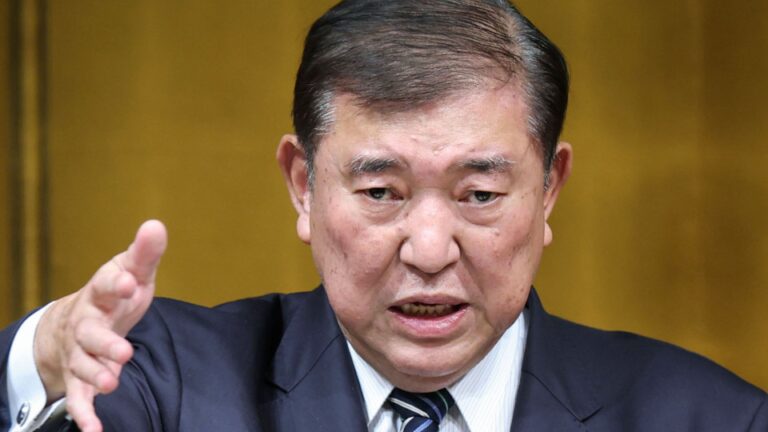 Le Premier ministre japonais Ishiba s'engage à faire des efforts avec l'opposition pour adopter des projets de loi clés en 2025