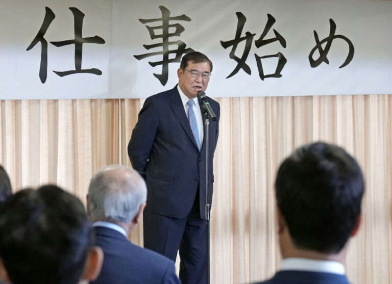 Le Premier ministre japonais appelle à l'unité du parti et à la majorité à la Chambre haute en jeu lors des élections