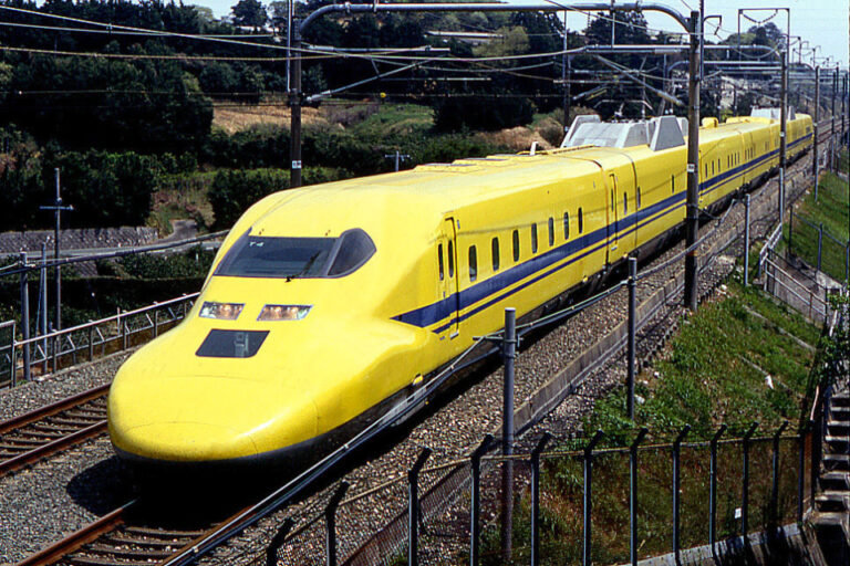 Le shinkansen japonais d'essais sur piste « Doctor Yellow » commence ses longs adieux