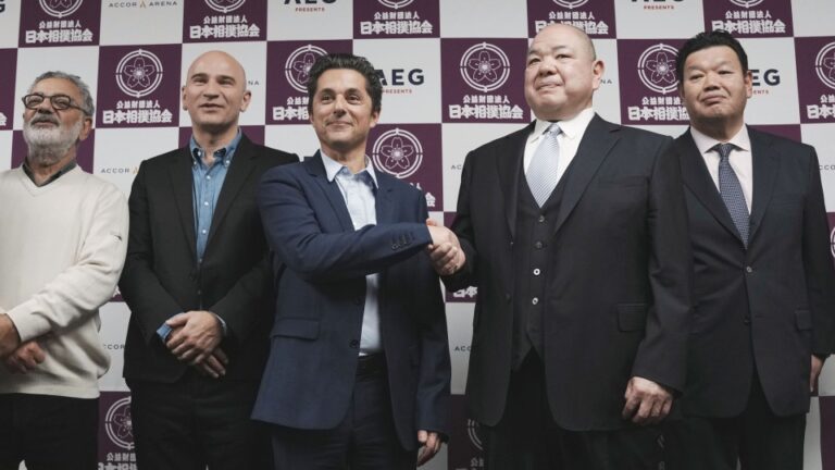Les meilleurs lutteurs prêts pour une tournée d'exposition à Paris en juin 2026