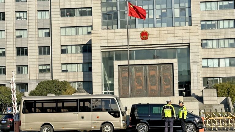 Un tribunal chinois ouvre le procès pour avoir poignardé une mère et un enfant japonais