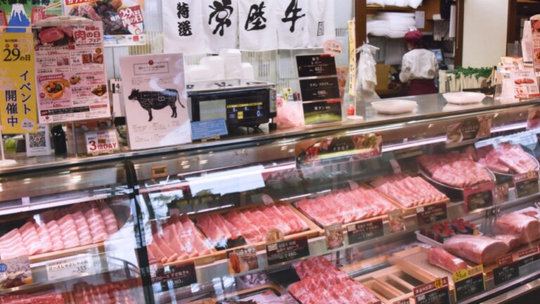 3 a attrapé pour exporter illégalement 30 tonnes de bœuf Wagyu à Hong Kong