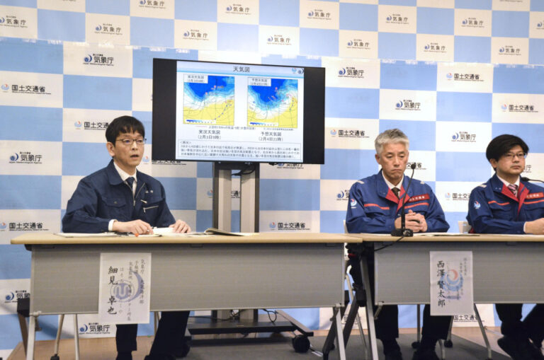 De fortes prévisions de neige au Japon, les perturbations de la circulation craignaient