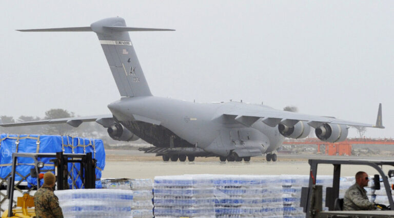 Ishiba a dit à Trump Japan prêt à acheter des avions de transport américains pour SDF