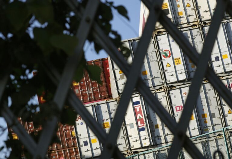 Le Japon rapporte 2,8 trille. déficit commercial du yen en janvier au milieu du yen plus faible