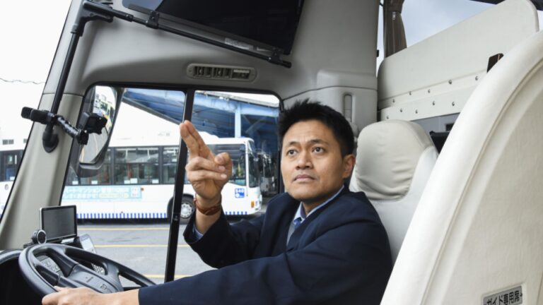 Le chauffeur de bus indonésien sera 1er pour travailler sous le statut de visa du nouveau Japon