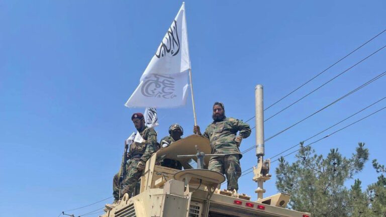 Les hauts responsables des talibans font la première visite connue au Japon depuis la prise de contrôle