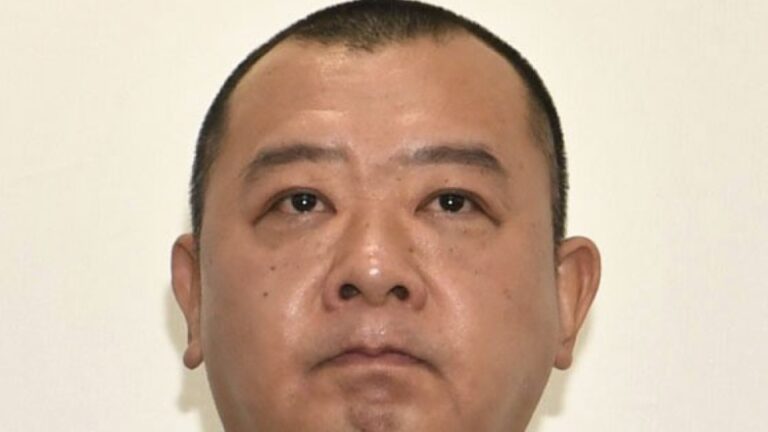 Les scènes de télévision du comédien japonais coupées après le rapport, il a attrapé une femme en 2015