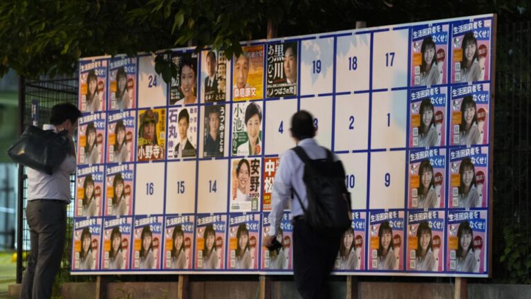 Panneau de régime OKS régulant les affiches électorales après le chaos à Tokyo Race