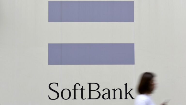 SoftBank revient à Black en avril-déc., Investit davantage dans Openai