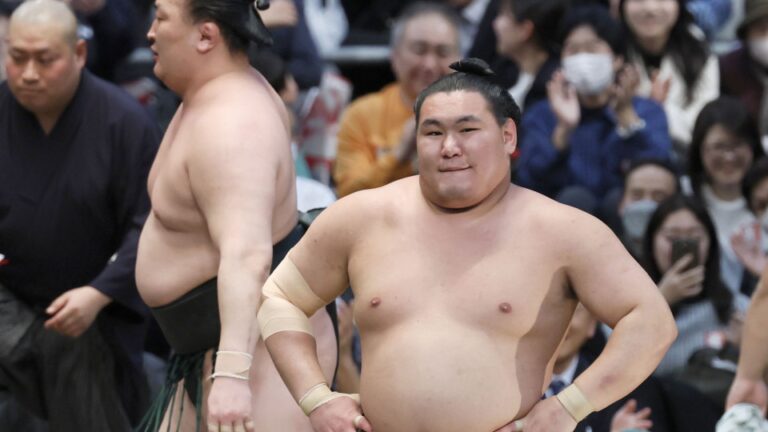 Chiyoshoma étonne Yokozuna Hoshoryu le jour 5 à Osaka