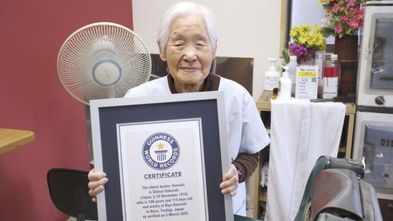 Femme japonaise de 108 ans reconnue comme la plus ancienne femme coiffure du monde