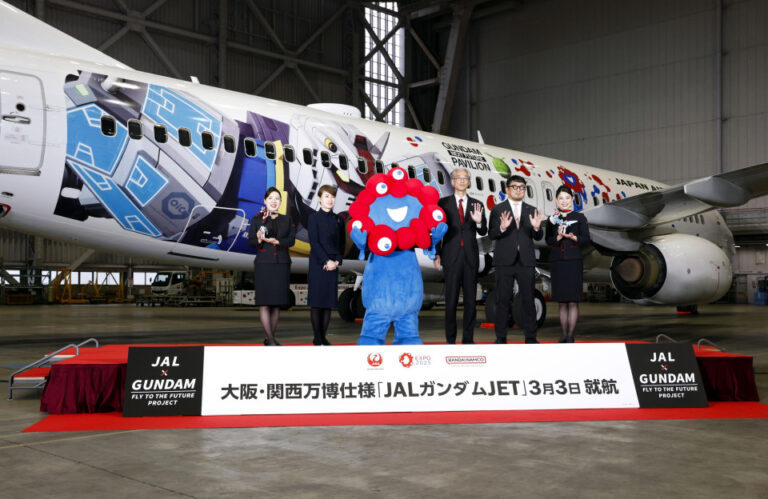 Jal dévoile un jet avec des images Gundam avant le 2025 World Expo à Osaka