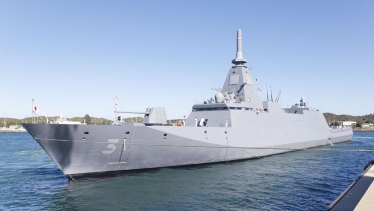 La frégate MSDF du Japon fait appeler le port en Australie au milieu de l'offre contractuelle