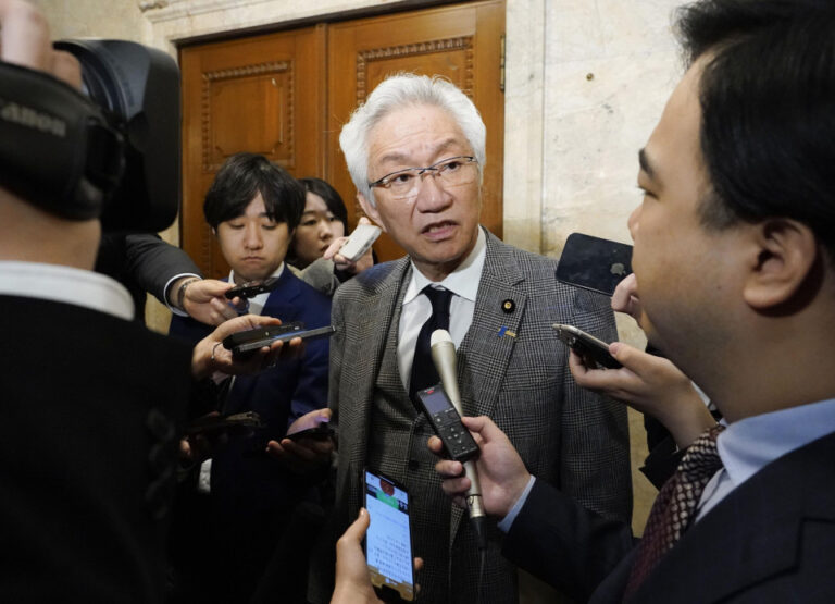 Le membre du Parti au pouvoir au Japon UPS de pression sur le PM Ishiba pour démissionner