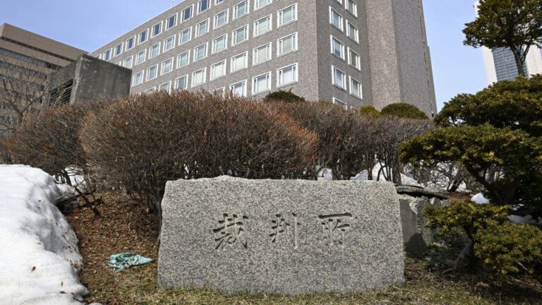 Père effacé de l'aider à sa fille à Sapporo décapité le meurtre