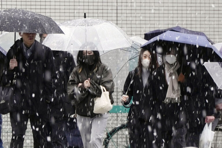 Tokyo frappé par une neige non saisonnière à mesure que le système à basse pression se développe