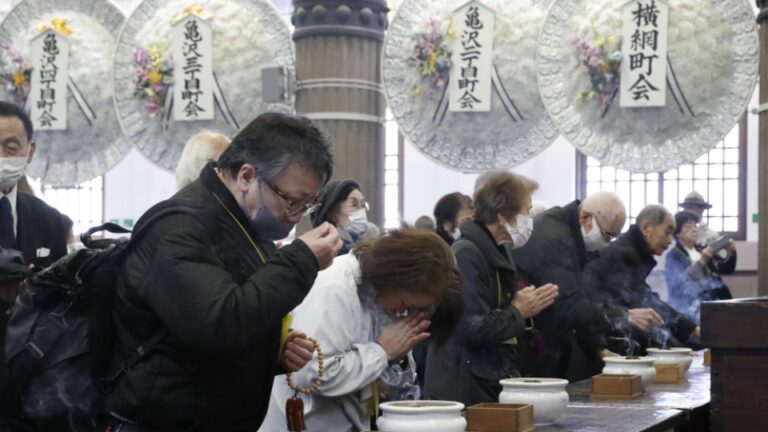 Tokyo marque le 80e anniversaire de US Air Raid pendant la Seconde Guerre mondiale