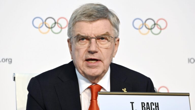 Bach de l'IOC, ex-US Envoy Hagerty parmi les étrangers décorés au Japon