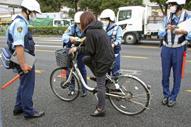 La police du Japon à des cyclistes de création de règles mineurs à la mineure à partir d'avril prochain