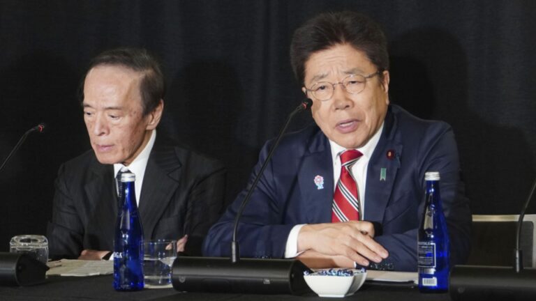 Le Japon, les chefs des finances américaines discutent de la monnaie dans le cadre des pourparlers tarifaires