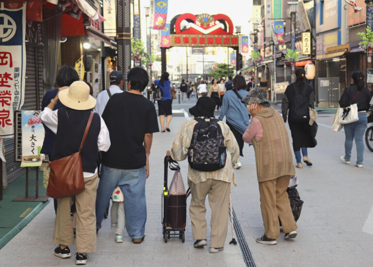 Le Japon réfléchit à la création d'un nouveau programme d'investissement en franchise d'impôt pour les personnes âgées