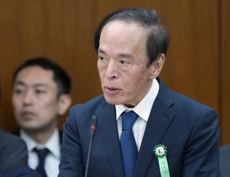 Les tarifs de Trump pour « faire pression à la baisse » sur l'économie du Japon: le chef de Boj