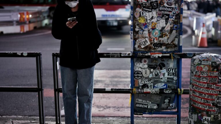 39% des personnes vivant au Japon se sentent seule: le gouvernement étudie