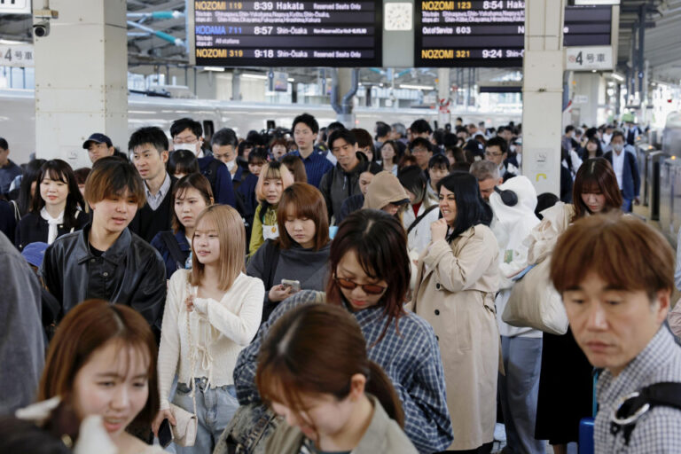 La ruée vers les vacances frappe le Japon le 1er jour de la semaine de la semaine d'or 4 jours