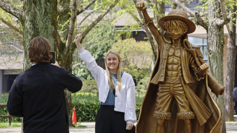 La visite des statues « One Piece » commence à Kumamoto au milieu de la récupération du tremblement de terre