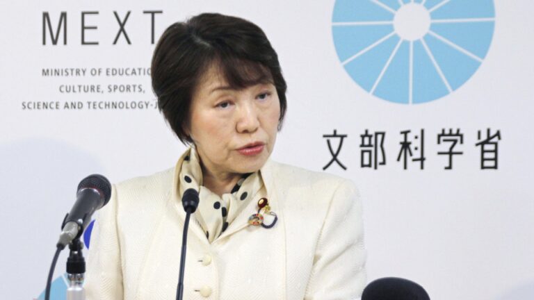 Japão pede que faculdades aceitem estudantes dos EUA após proibição de Harvard