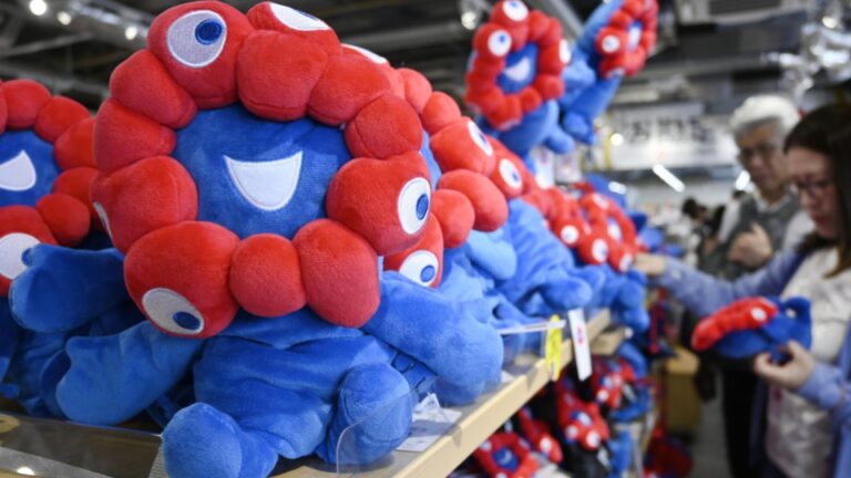 Baltic Pavilion appelle au retour de la mascotte de la mascotte d'exposition Osaka volée