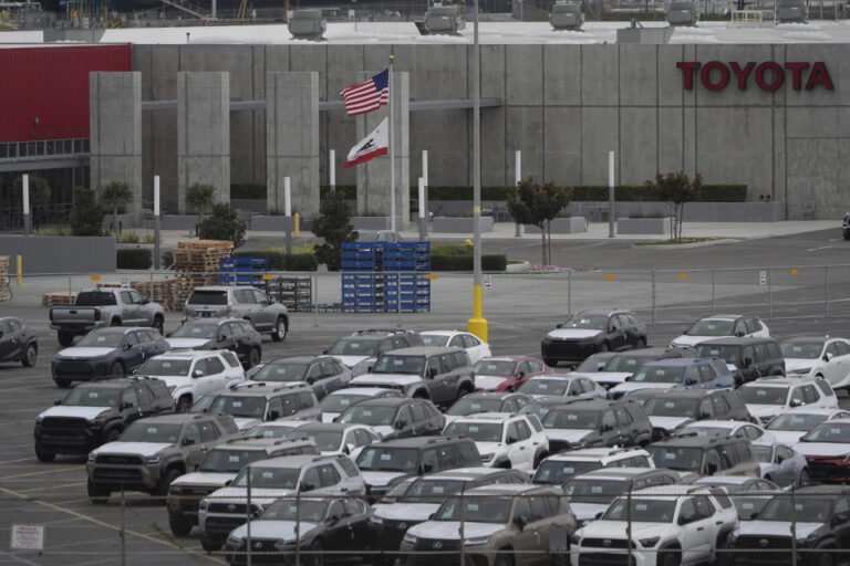 Le tarif de la partie automatique de 25% de Trump prend effet, dans le dernier coup au Japon