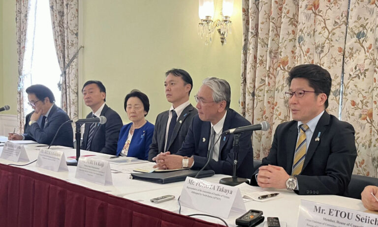 Les familles de japonais enlevées par la Corée du Nord appellent le soutien de Trump